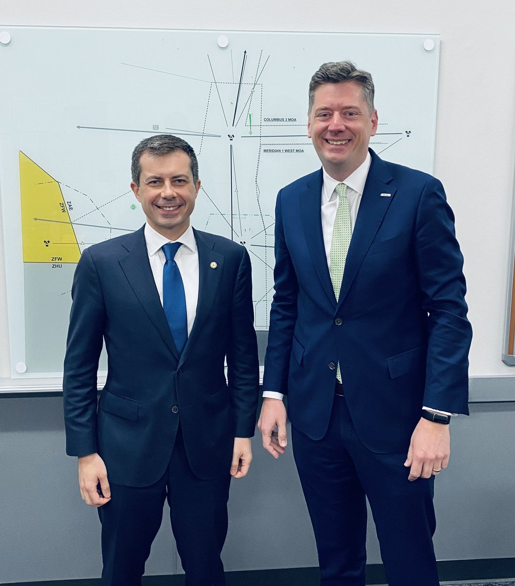 davidfholt's tweet photo. Secretary @PeteButtigieg, my friend and former Mayor, was in OKC to visit our @FAANews center, which is the single largest employment center for the FAA outside DC. His focus today was on air traffic controllers &amp; all of the air traffic controllers are trained right here in OKC… https://t.co/f26s67lIaR