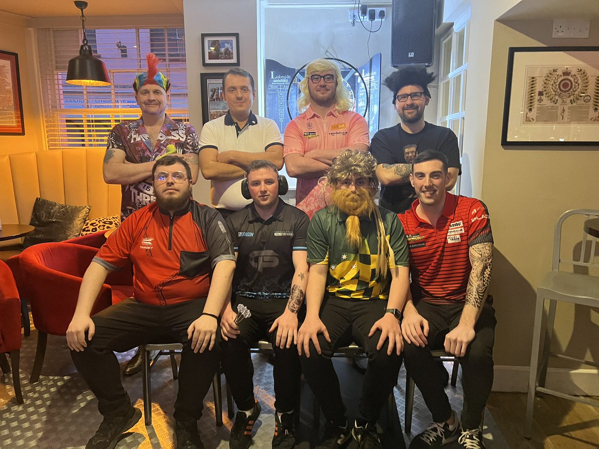 jackdodds21's tweet photo. The night Brecon league met @OfficialPDC!  @sbunting180 @SWhitlock180 @rockstar_13_ @Stevebeaton180 @Fsherrock @snakebitewright @Gezzyprice @JoseDeSousa180! @benmjo97 @Joel_Evans1 @RoryMyles4 @Hellard10! https://t.co/vkMnAwjNnp