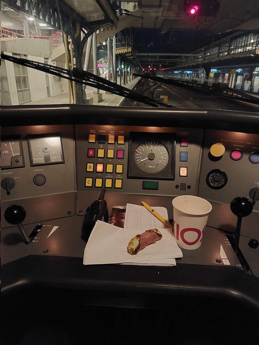 Mijn toetje.... Helaas was Jan de Groot al dicht 😔 #denbosch #treinleven #treinmachinist #canolli
