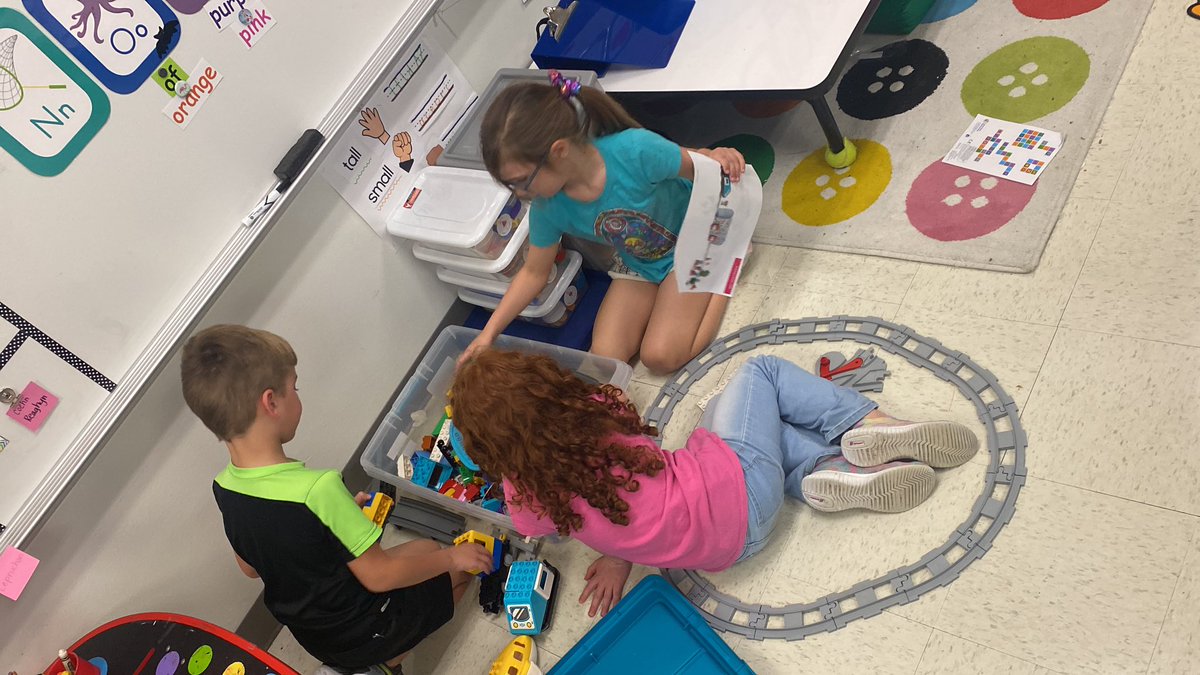 EschASketchK's tweet photo. STEM Stations in ACTION!! #dolphinSTEM @Donald_ES https://t.co/jnhRjC6zed