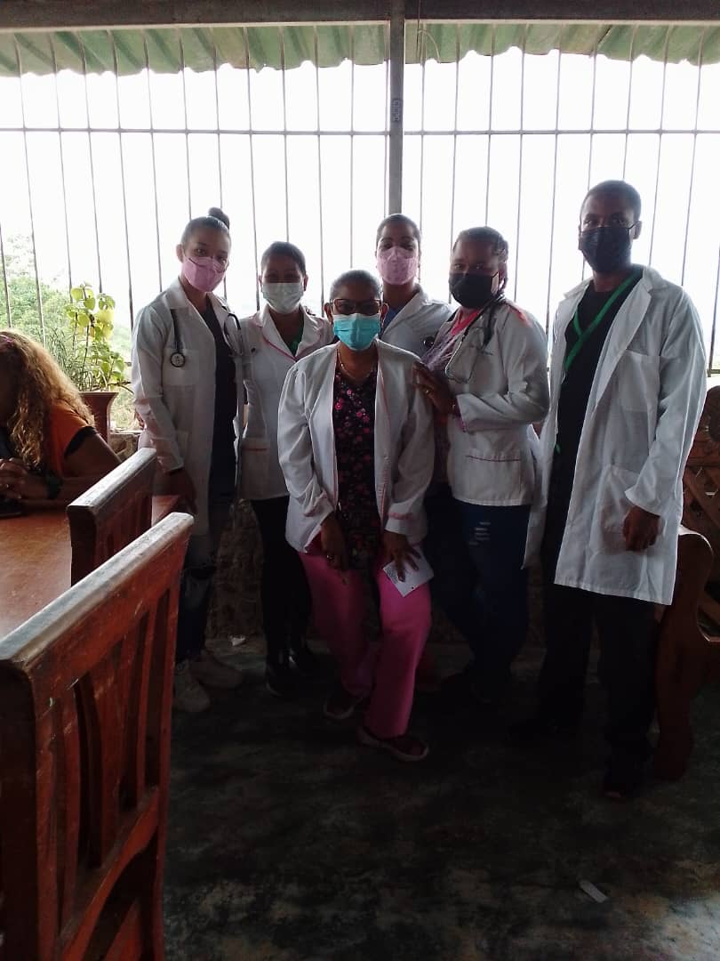 Héroes anónimos del CDI Santa Lucía, estado #Miranda, #Venezuela; en intensa jornada de salud comunitaria.

💖 ¡Juntos por cada latido! 💖

🇨🇺#CubaPorLaVida👏 #CubaCoopera 👏 

<a href="/cubacooperaven/">Brigada Médica Cubana en Venezuela</a> <a href="/MinSaludVE/">MPPSalud</a> <a href="/MagaGutierrezV/">Magaly Gutiérrez Viña</a> <a href="/CubaMir_Ven/">Brigada Médica Cubana Estado Miranda</a>