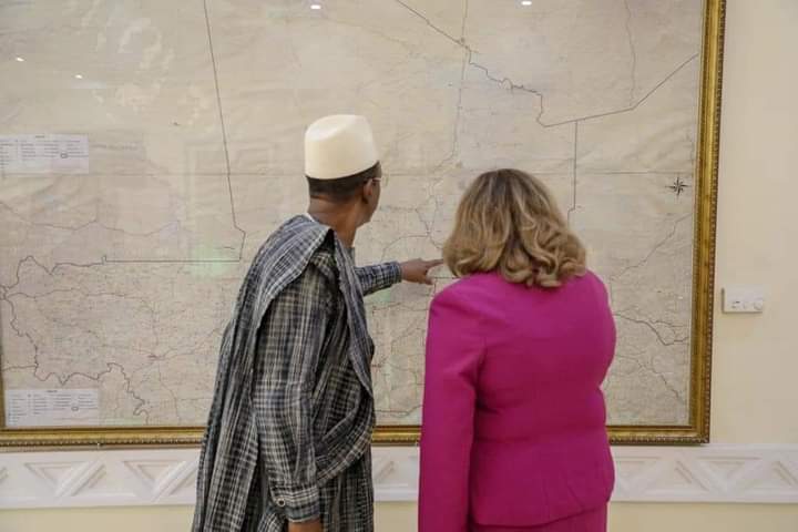 kaliloi_sy's tweet photo. Le pays isolé est avec l'ambassadeur des États-Unis 🏃🇲🇱
PRIMATURE                       L'Ambassadeur des États- Unis Mme Rachna KORHONEN reçu en audience                                 
Quelques jours seulement après la présentation de ses lettres de créances au Président. https://t.co/qETnHk9cy2