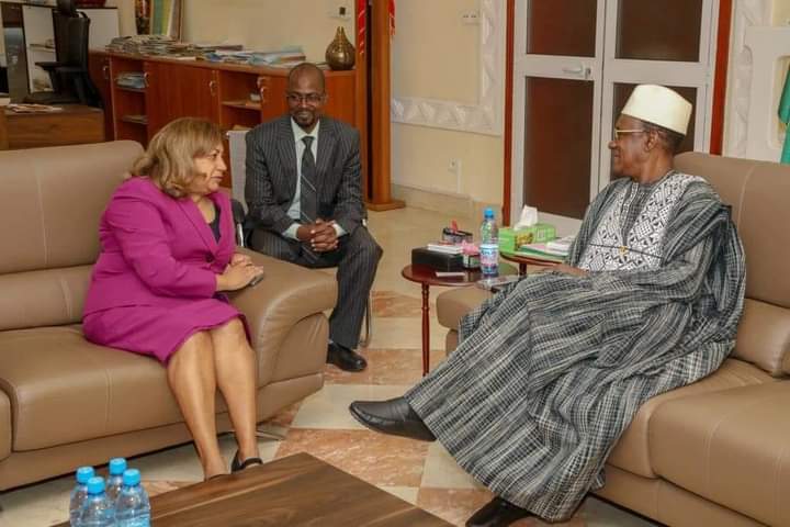 kaliloi_sy's tweet photo. Le pays isolé est avec l'ambassadeur des États-Unis 🏃🇲🇱
PRIMATURE                       L'Ambassadeur des États- Unis Mme Rachna KORHONEN reçu en audience                                 
Quelques jours seulement après la présentation de ses lettres de créances au Président. https://t.co/qETnHk9cy2