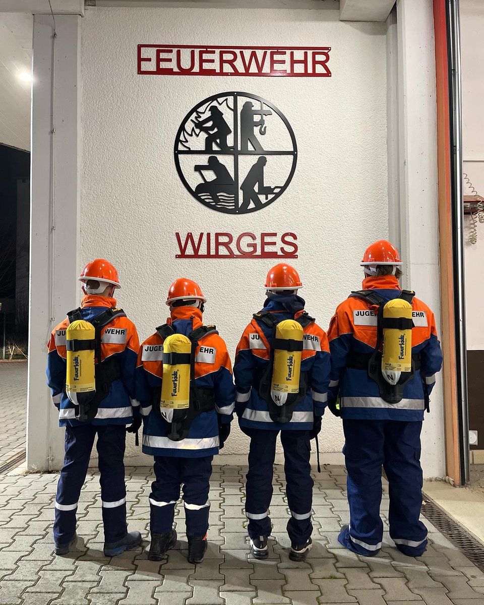 fwwirges's tweet photo. Die Jugendfeuerwehr übt jetzt realistischer. https://t.co/xkCHrqXhKe  #feuerwehr #Jugend #112 #notruf #feuerwehrvgwirges #wirges #immerda https://t.co/nf4VBoPL1n