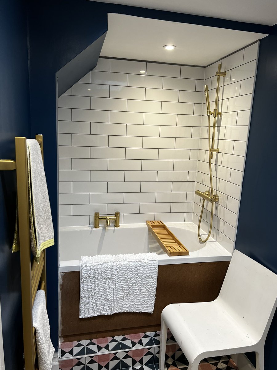 WayBuilders's tweet photo. Some completion pictures from a project in Thame High St finished early this year. The transformation from a run down house was really impressive and we loved the final result https://t.co/SpORl3uOGi