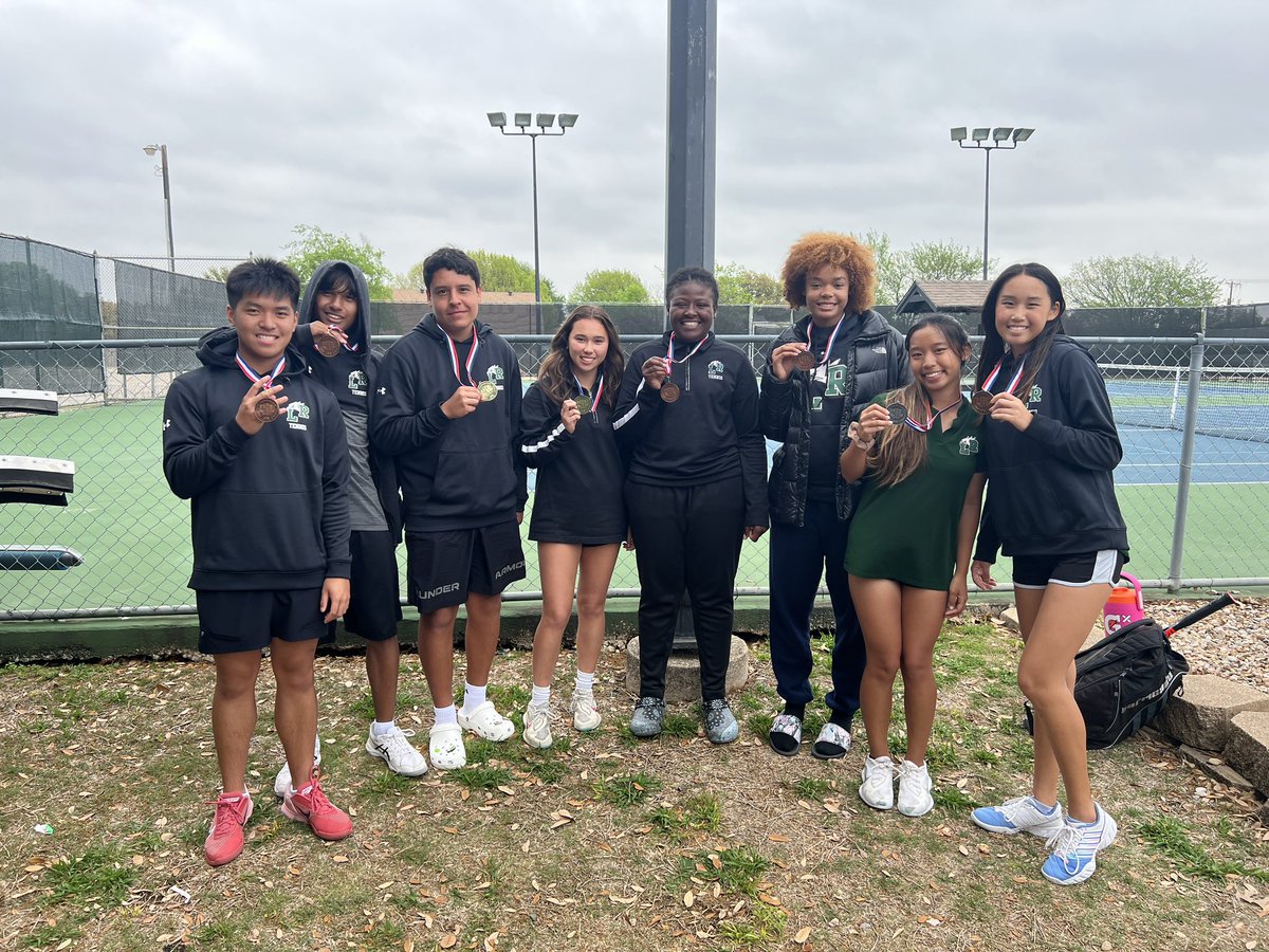LakeRidgeTennis's tweet photo. @LakeRidgeTennis bringing home some hardware!! Let’s gooooo! https://t.co/Q48xYKTTiC