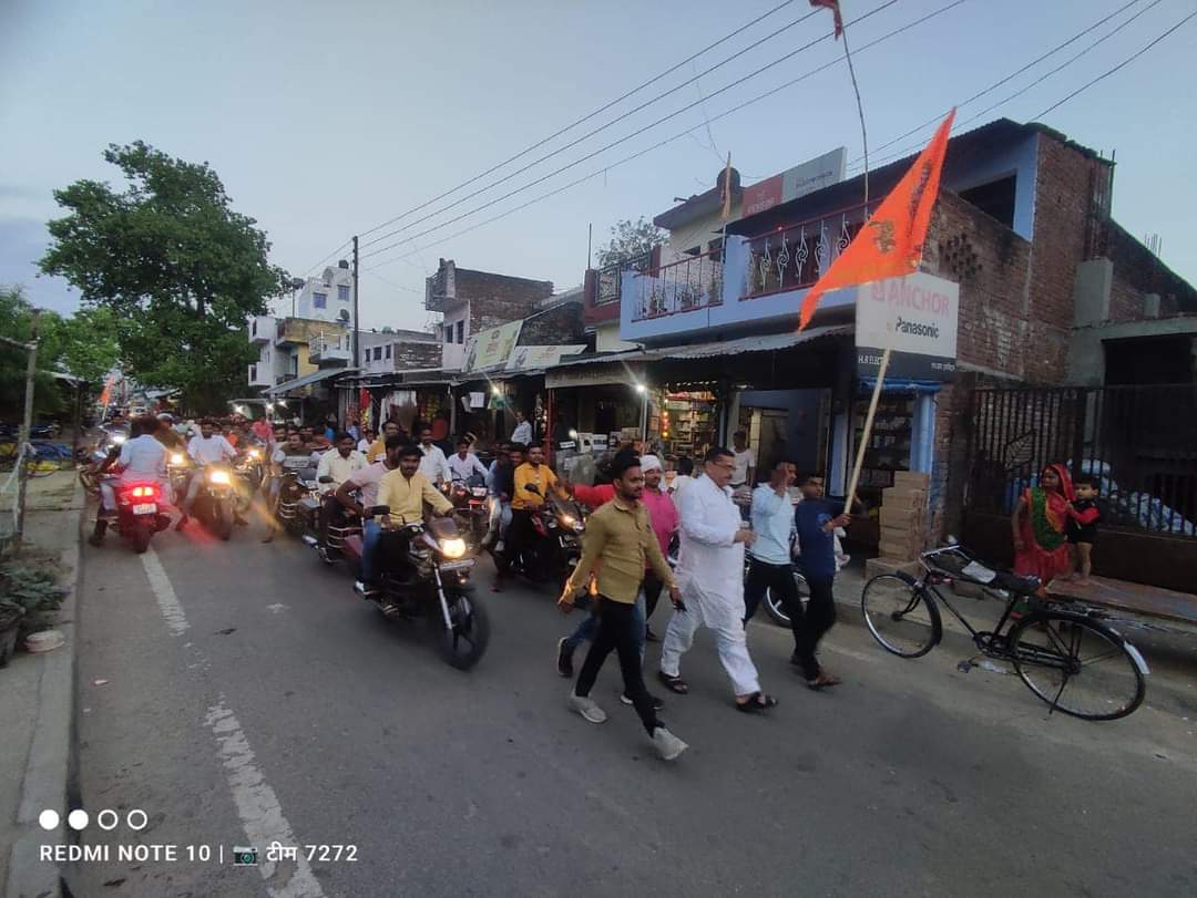 virendramishrb's tweet photo. आज श्री रामनवमी के शुभ अवसर पर महराजगंज बाजार में भगवान श्री राम की भव्य शोभायात्रा में शामिल हुआ।
#जयश्रीराम 
#जयसियाराम https://t.co/NVP9GxMnxZ