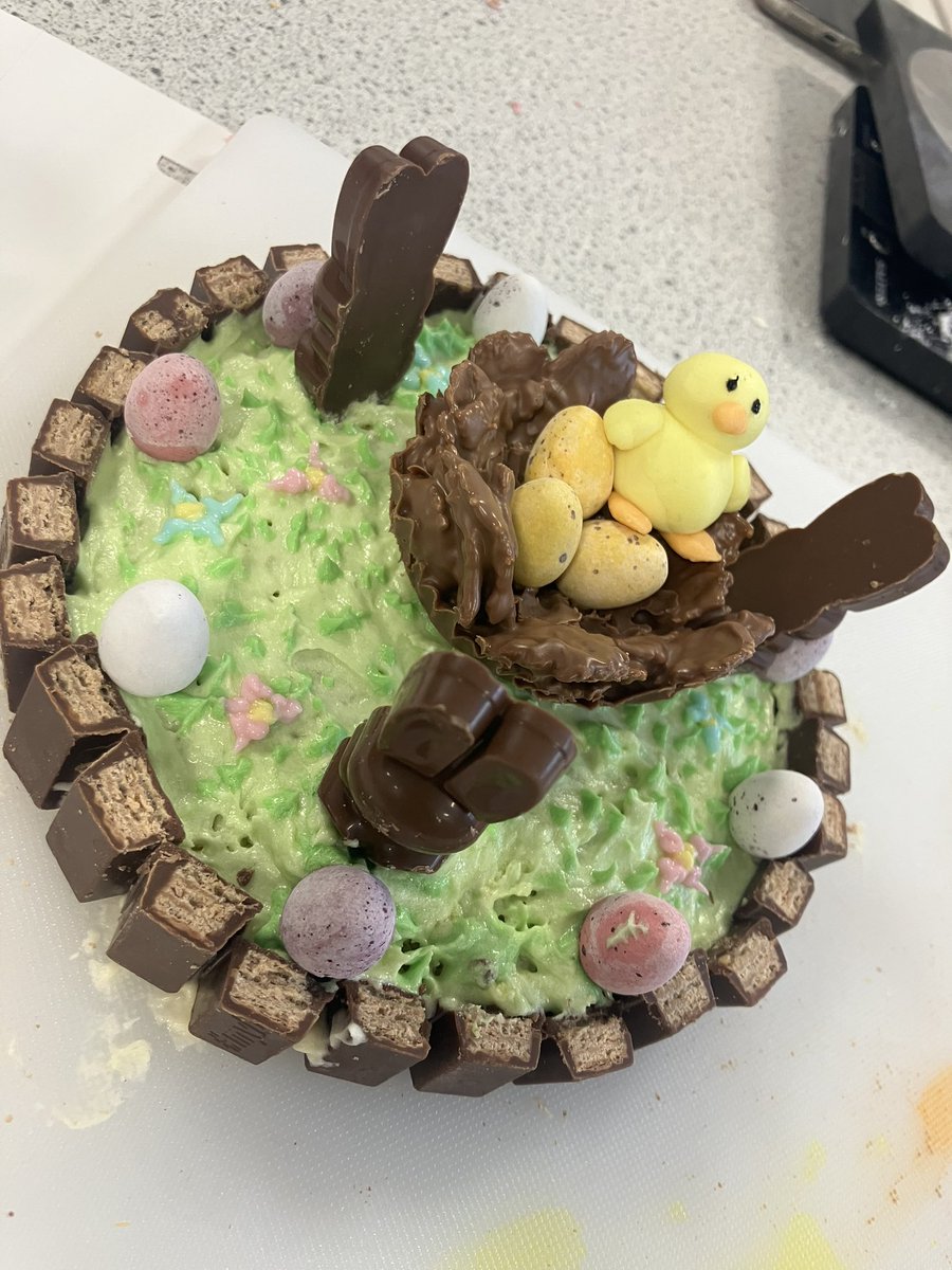 MissCurrie_HE's tweet photo. Cake decorating with S3 today 🐣 lovely design ideas, well done ⭐️👏🏼 https://t.co/LsRLrWWNTn