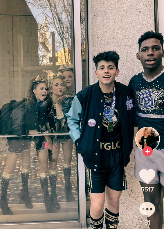 cheertwtlayouts's tweet photo. gyms together https://t.co/ECBi65D68d