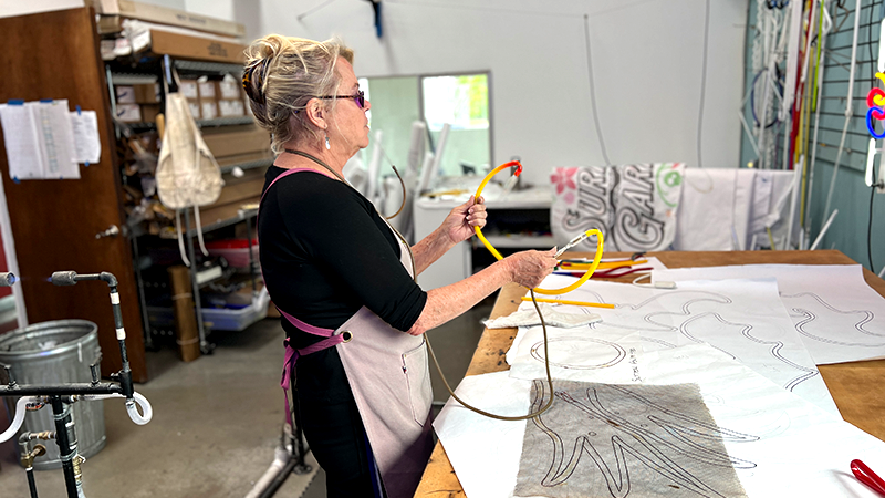 Hot959Austin's tweet photo. One week & counting #surrealgardenatx VIP Kickoff Party! Sharon with Greg & the talented crew @IonArtInc are creating Amazing Neon Works of Art for you to experience while helping @ZilkerGarden Tix on sale now! Win VIP tix π https://t.co/BiofYKCeyj #1Thing #1ThingATX #1Day1Thing https://t.co/vJag16Oazc