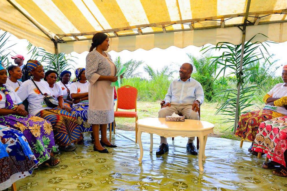 Beaux moments de proximité et de partage entre le <a href="/PresidentABO/">Ali Bongo Ondimba</a> et les coopératives féminines d'Iboundji, dans la province de l'Ogooué-Lolo.