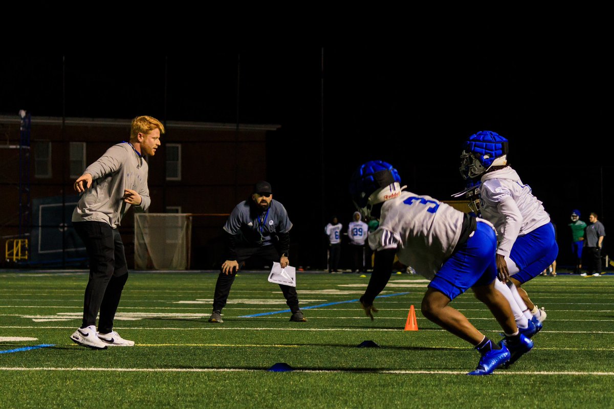 Shorter_FB's tweet image. Help us in welcoming our newest additions to our staff!

From a player on the field to now a coach for our Tight Ends, welcome, @dylan4man !

#MissionDriven | #FlyHawks