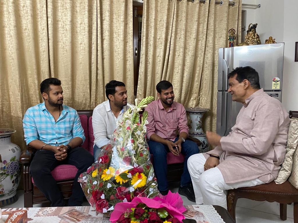Punitrai_'s tweet photo. आज सायंकाल ऊर्जा एवं नगर विकास मंत्री माननीय श्री ए के शर्मा जी के आवास पर मिलकर संगठन की ओर से रामनवमी की बधाई दिया। @aksharmaBharat
@UppclChairman @UPPCLLKO @mduppcl @MdPvvnl  @MVVNLmd @MD_PuVVNL https://t.co/olKmt09srF
