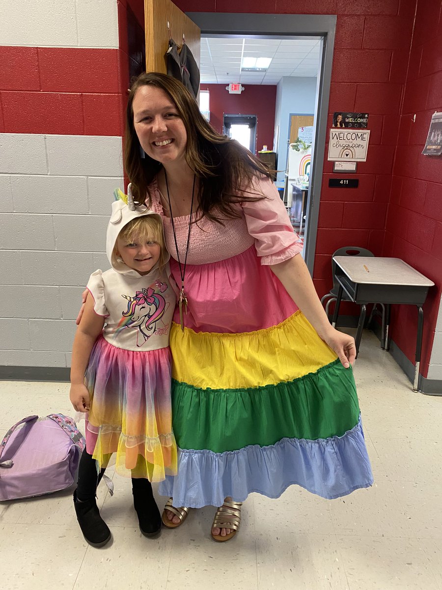 mrspruittfirst's tweet image. Twinning today! 🌈 @MillsRiverSch #heretofly