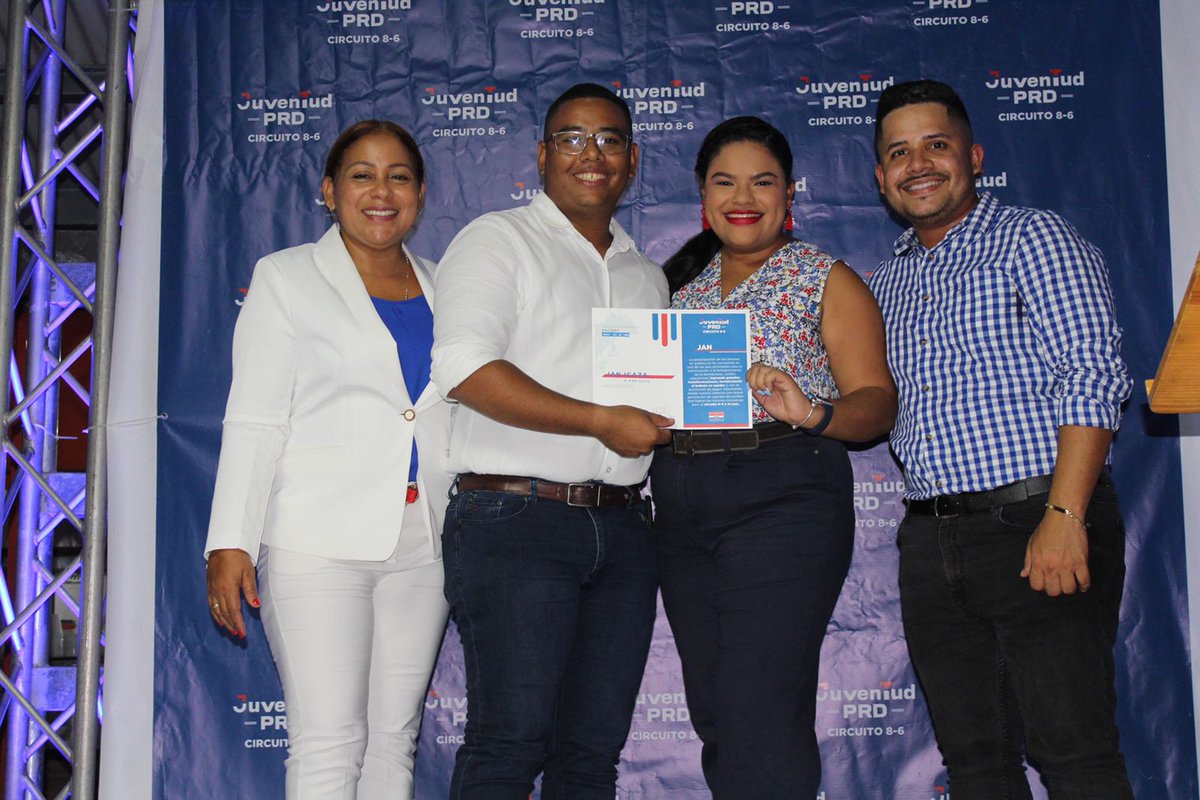 JuventudPRD8_6's tweet photo. Con la juramentación de las diferentes juntas directivas de coregimiento, seguimos fortaleciendo nuestras estructuras y recociendo el lidegazgo de nuestra juventud 💪🏽. Somos #JuventudPRD86 

¡Enhorabuena Muchachos! 👏 https://t.co/RK5b1YNSsd