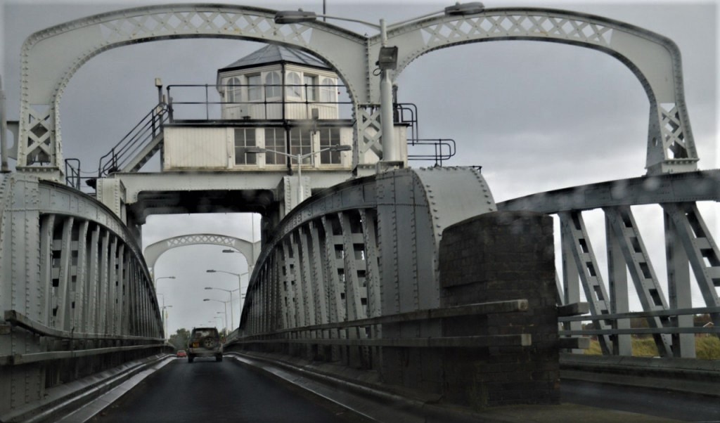TheSuffolkMan's tweet photo. #SuttonBridge over the #RiverNene taken on a wet day day from a moving car. bordering 3 counties see here https://t.co/QNhZC38qPk 617 #Squadron #RAF #Dambusters connection https://t.co/zAGnJ10M3x