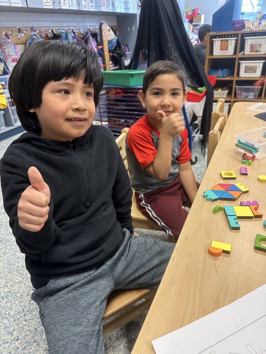 MrsMoranFCPS's tweet photo. Kindergarten had so much fun collaborating with prek! They used sentence stems to support their collaboration in making a design using magnetic shapes! Best of all, kindergarten showed prek how to record their collaboration on Flip! @RiversideFCPS @FCPSR3 @FCPS_Kinder https://t.co/e7RZwxogzG