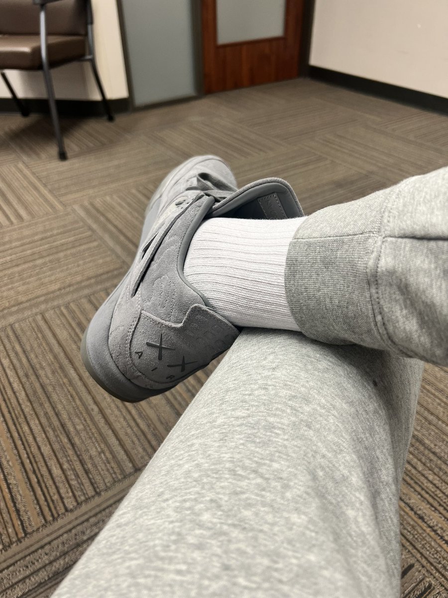 LoveWoods_107's tweet photo. What’s on your Feet today?
Nike Joggers, with the #JordanKaws 🔥 https://t.co/Ix8yT1qyBE