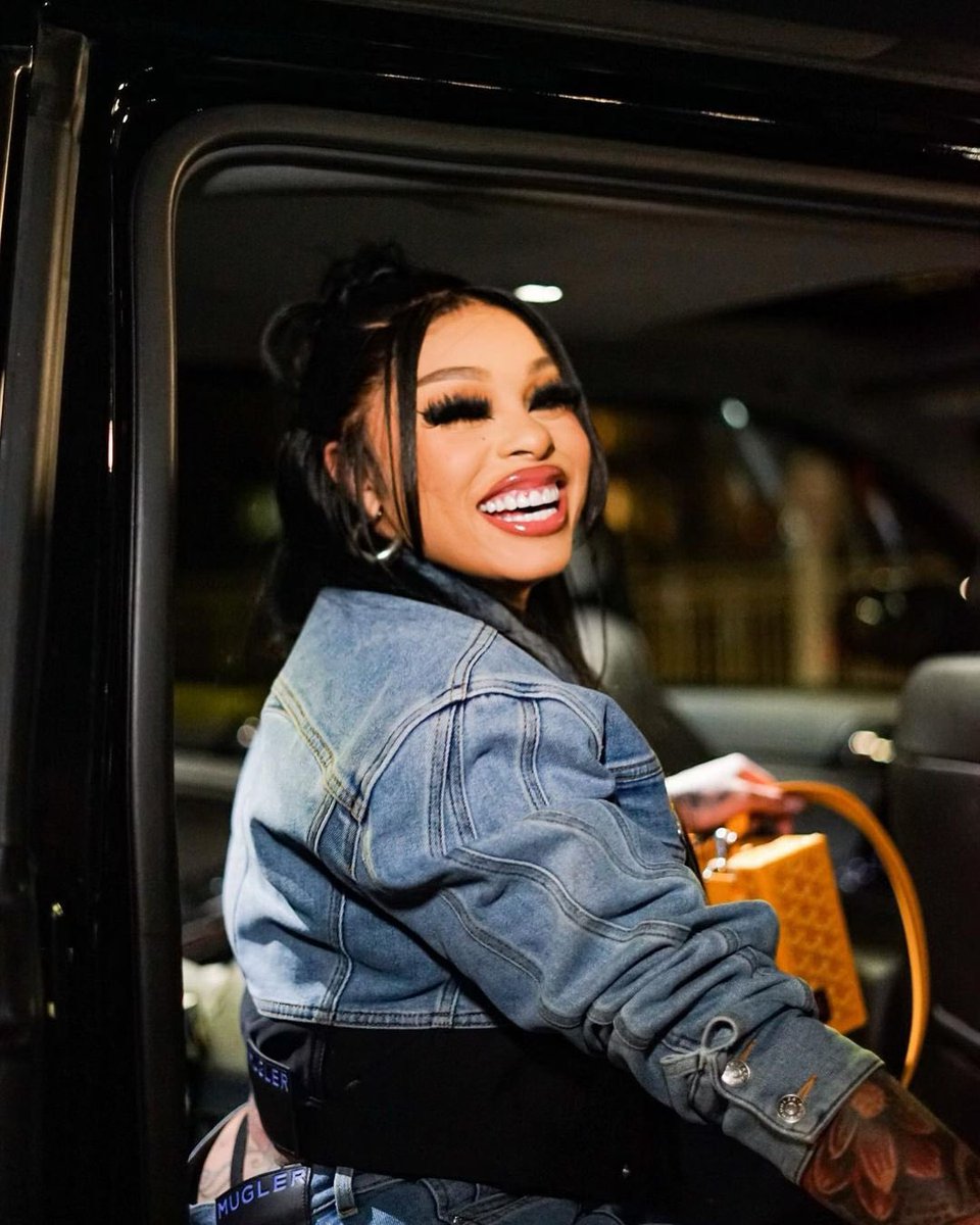 _rudsterss's tweet photo. IDC IDC IDC RAZOR , she definitely the FINEST baddie 😍🥵🔥 bye now
#BaddiesWest #Baddies #zeusnetwork #Zeus #IamRazor #razor https://t.co/GF0K4ziLHx