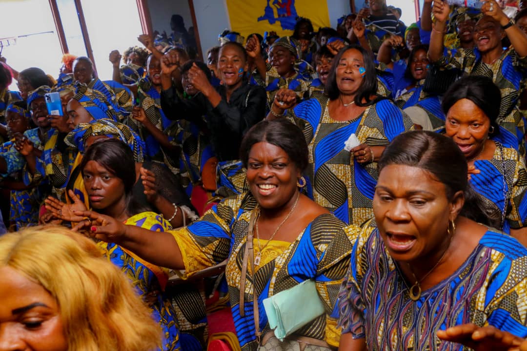 JeanineMabunda's tweet photo. Clôture du mois de la femme au #PPRD, 
Joseph kabila au travers de la présidente de la ligue des femmes a remercié toutes les militantes venues nombreuses au siège de Tshangu ainsi que les déléguées d'autres provinces (Tshopo, Nord-Kivu, Équateur , Kasaï central ... https://t.co/XA63aZxfIG