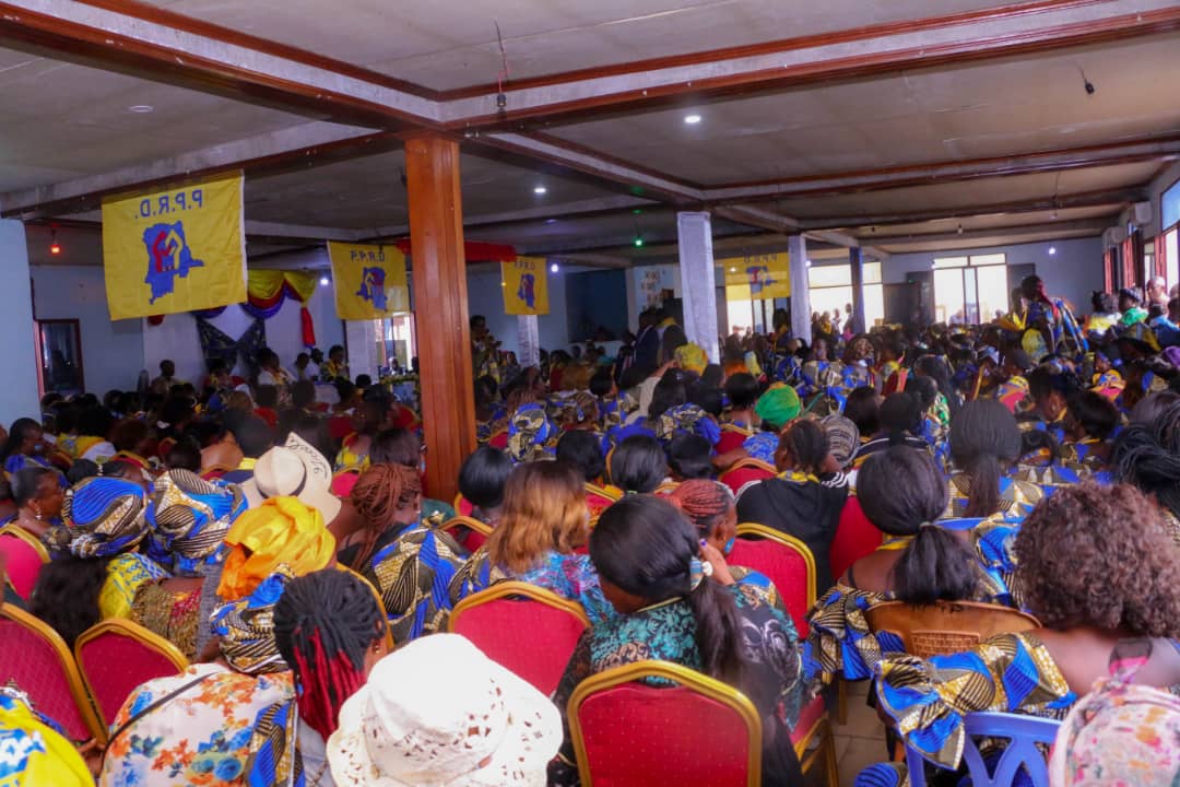 JeanineMabunda's tweet photo. Clôture du mois de la femme au #PPRD, 
Joseph kabila au travers de la présidente de la ligue des femmes a remercié toutes les militantes venues nombreuses au siège de Tshangu ainsi que les déléguées d'autres provinces (Tshopo, Nord-Kivu, Équateur , Kasaï central ... https://t.co/XA63aZxfIG