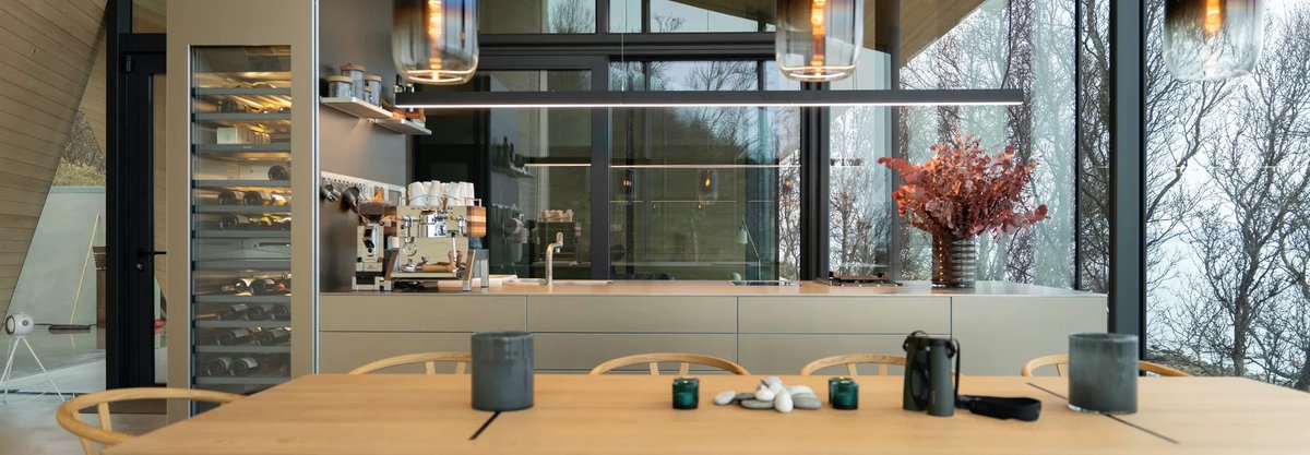 AMG_Studios's tweet photo. “The oven, it’s just majestic. You can feel the solidity and the size of it, it’s absolutely inspiring for making food. And of course we made it a kind of centrepiece at the end of the kitchen worktop.” - Snorre Stinessen

Full article: https://t.co/9u0U2mJMgf

#Gaggenau https://t.co/KD3GafcCoy