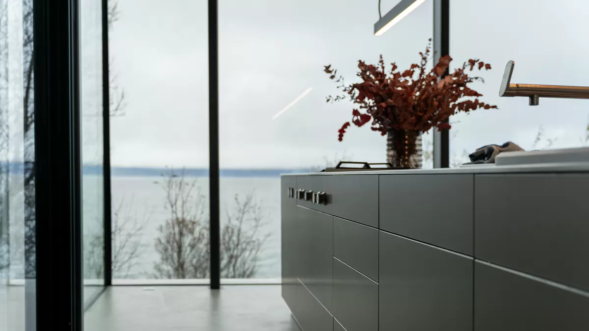 AMG_Studios's tweet photo. “The oven, it’s just majestic. You can feel the solidity and the size of it, it’s absolutely inspiring for making food. And of course we made it a kind of centrepiece at the end of the kitchen worktop.” - Snorre Stinessen

Full article: https://t.co/9u0U2mJMgf

#Gaggenau https://t.co/KD3GafcCoy