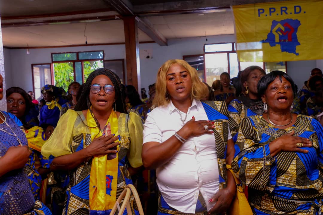 JeanineMabunda's tweet photo. ... kongo central, etc) pour leur courage et ténacité face à la vie chère ainsi que les conflits armés. Il les a invité à défendre la démocratie chèrement acquise en 2006.
#liguedesfemmes #jeaninemabunda https://t.co/z8LKEUSeAz