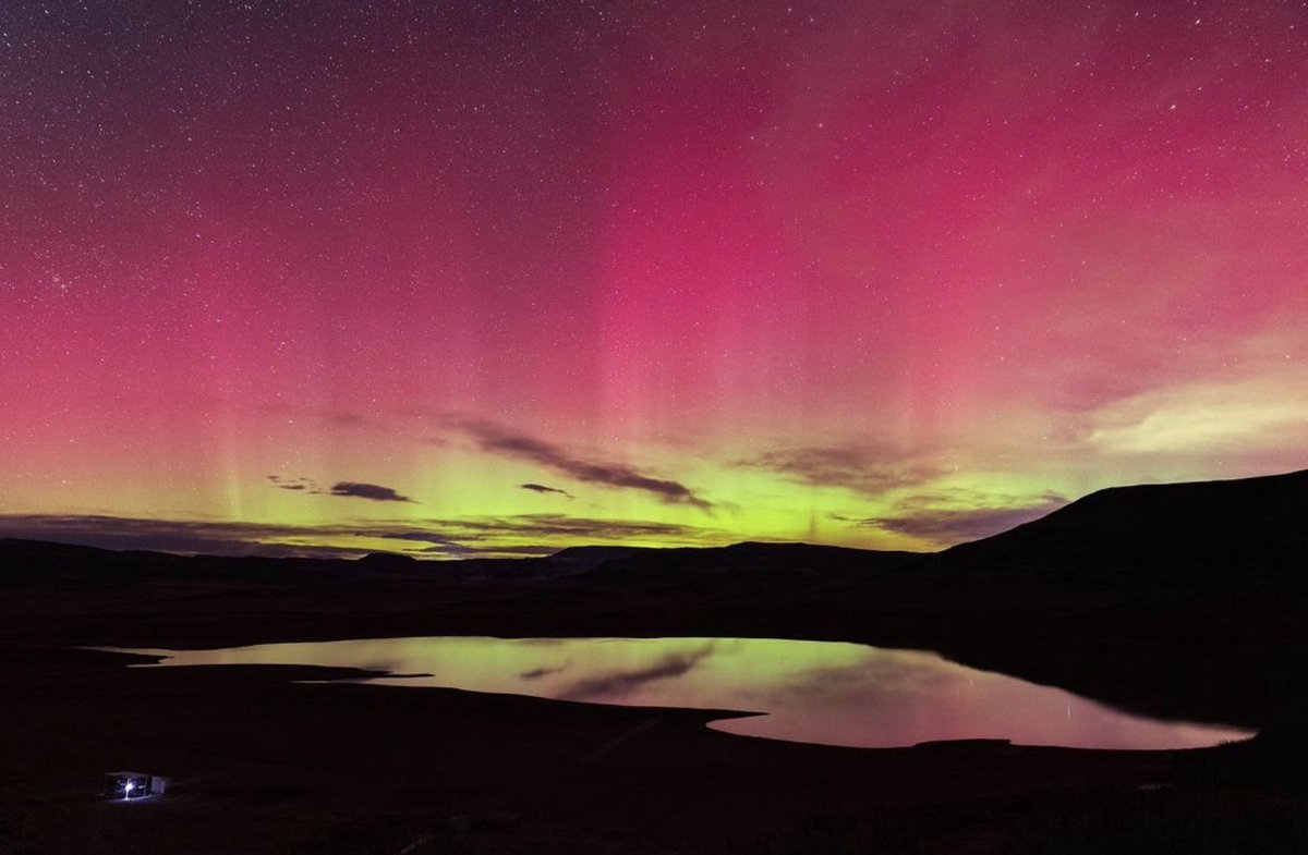 ColoradoStateU's tweet photo. Northern Lights as seen from Fort Collins a week ago ✨

📸: gatorcountryvisuals on Instagram

Fun fact via @VisitFtCollins: Fort Collins has a Night Sky Initiative ⭐️

Our darkest skies are in the Soapstone Natural Area and offer outstanding views of the cosmos 💫 https://t.co/ySAN0LLPyn