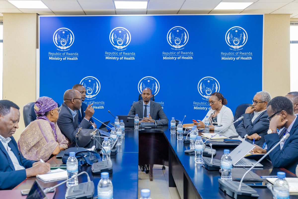 RwandaHealth's tweet photo. This afternoon, Minister of Health @nsanzimanasabin and Minister of State @YvanButera hosted a meeting with the Minister of Education @Dr_Uwamariya and Heads of public and private higher learning institutions. https://t.co/cRiZ9mcQpC