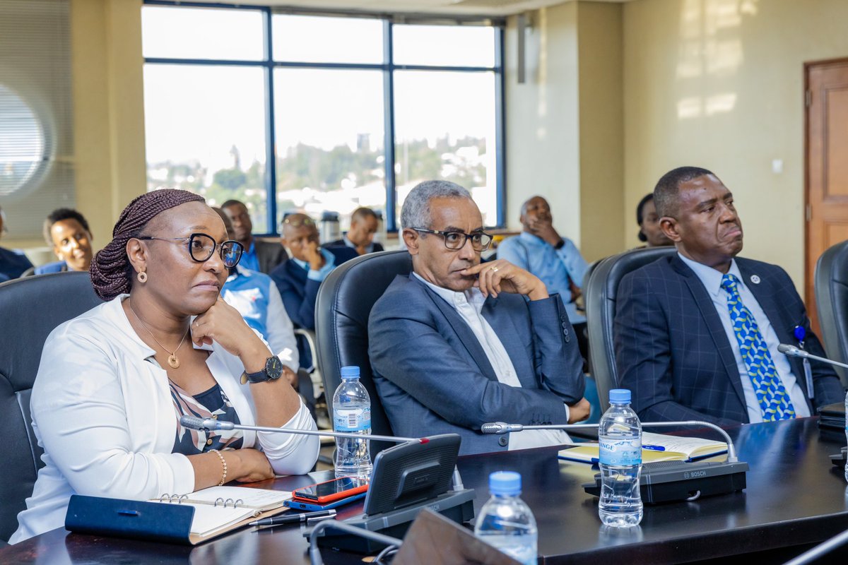 RwandaHealth's tweet photo. This afternoon, Minister of Health @nsanzimanasabin and Minister of State @YvanButera hosted a meeting with the Minister of Education @Dr_Uwamariya and Heads of public and private higher learning institutions. https://t.co/cRiZ9mcQpC