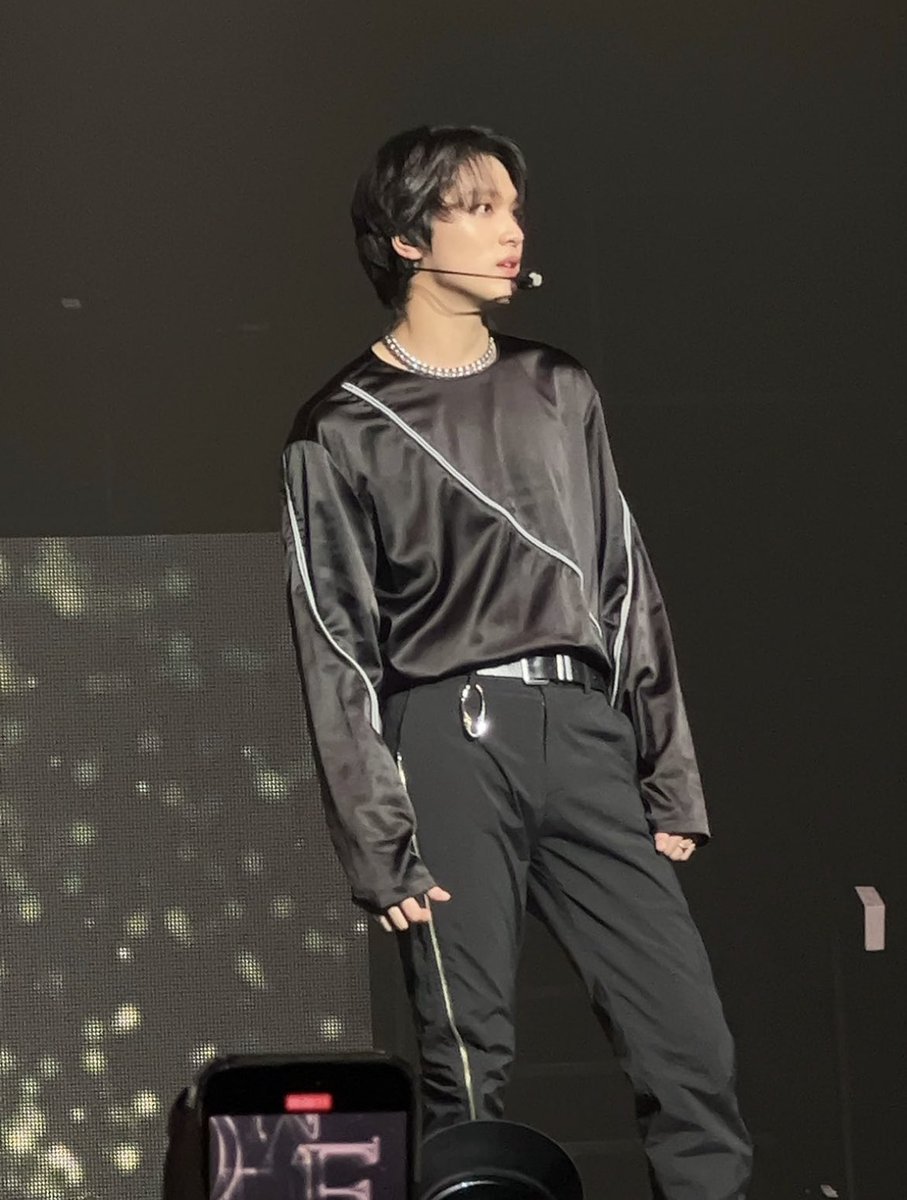 haechan pics tweet media