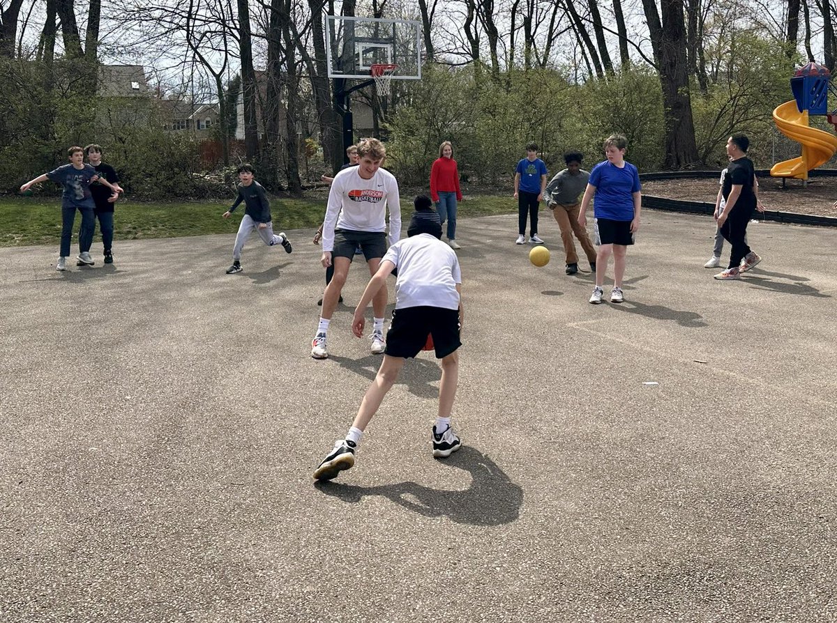 SALTAnderson's tweet photo. Happy to enjoy this spring weather at recess with our @FHSchools during Healthy Habits week!!

@AHSRaptorsAD @AndersonRaptors https://t.co/oFkVRiZYve