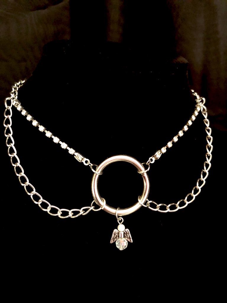 cemeteryfaerie's tweet photo. I am in love with this angel wing choker I came up with, it reminds me of this 𓆩♡𓆪  hehehe https://t.co/in9ayvtusd