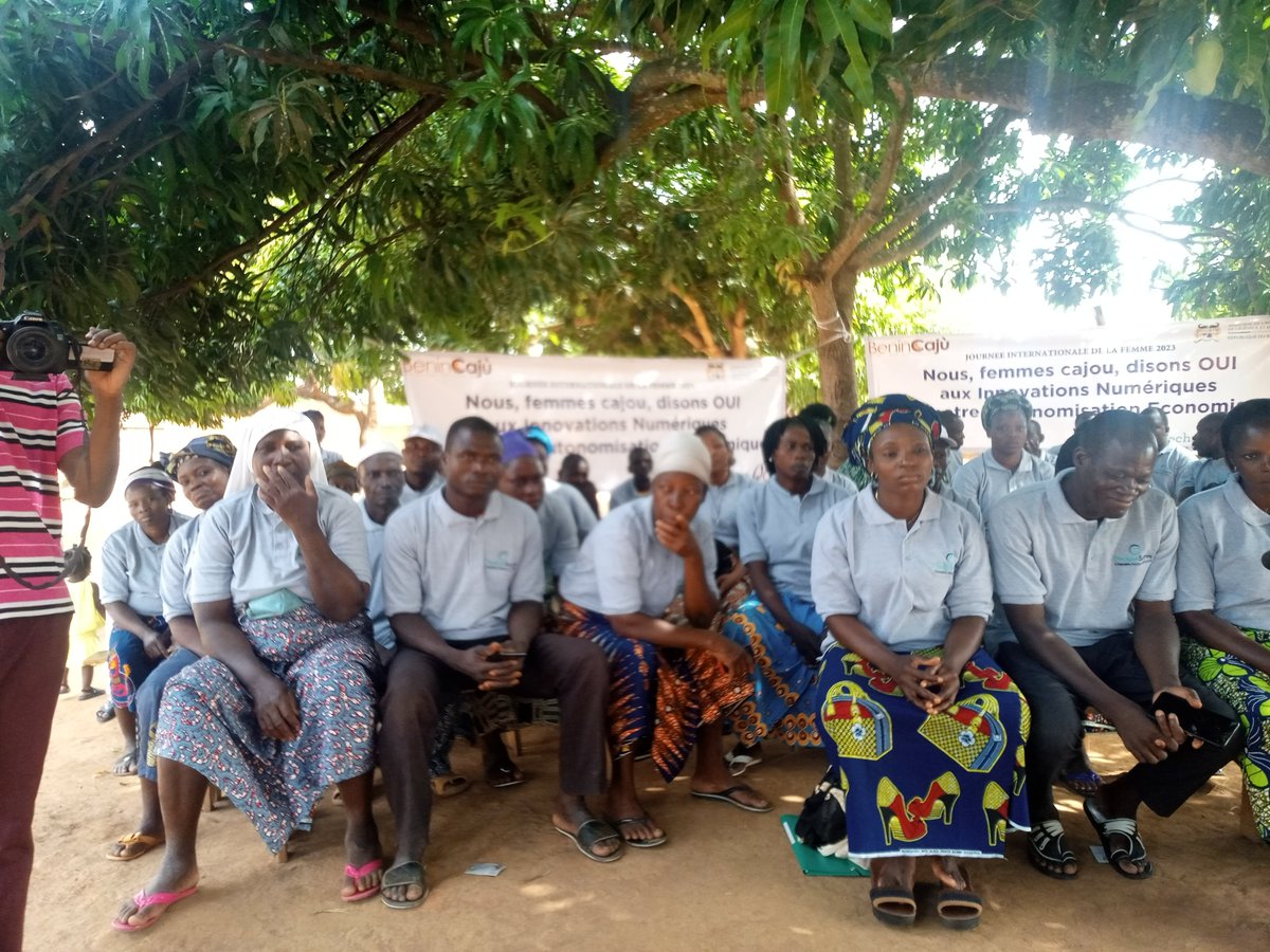 BeninCaju's tweet photo. @BeninCaju célèbre la Journée  Internationale de la Femme avec les productrices de cajou du Bénin.

https://t.co/q4ttElpftr https://t.co/yTM09liIh7