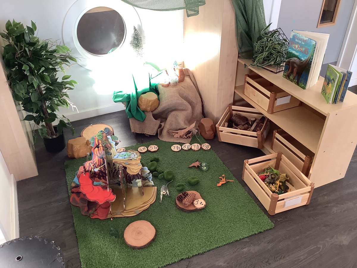 Dinosaur Land 🦕🦖 🌋 Children loved helping create this space! Helping collect the items and making lists of what we needed! 📝 #smallworld #literacyskills #childsvoice #motivate @MacharNew