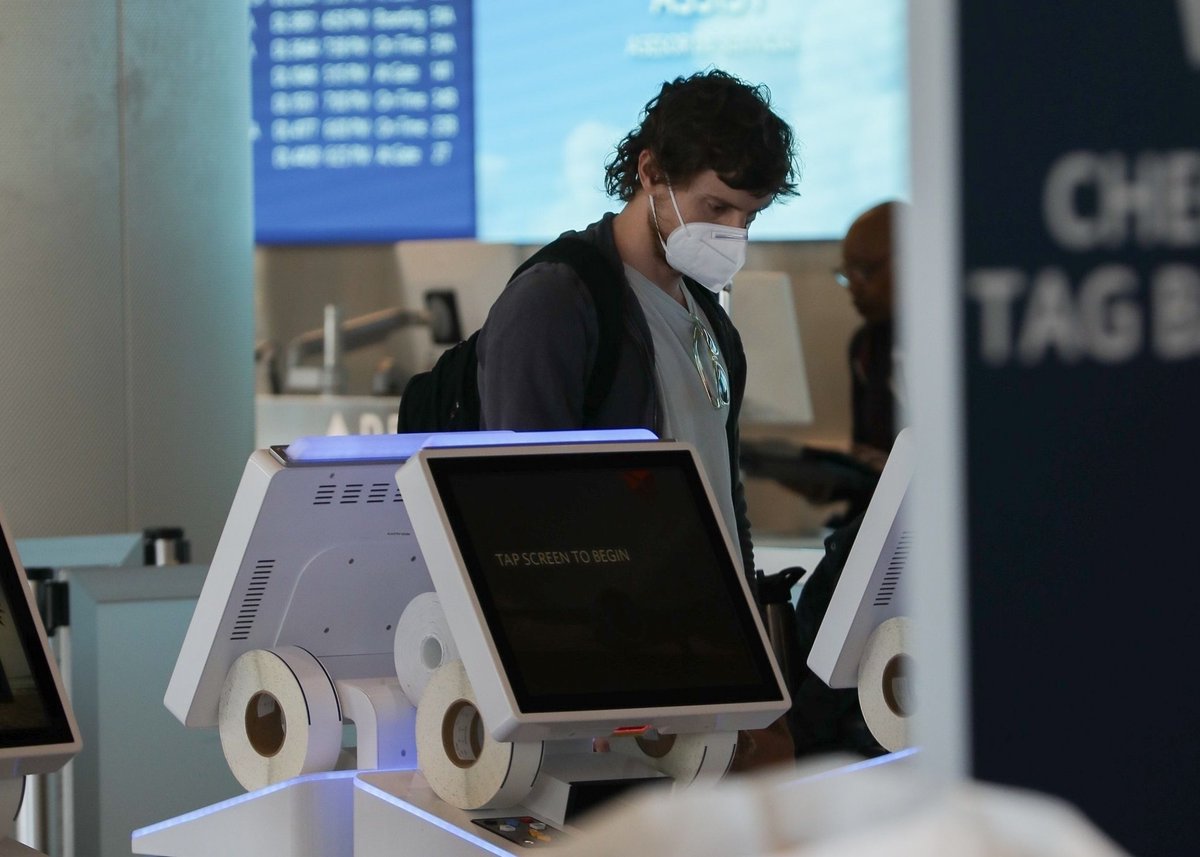 🚨 ACABOU? NÃO! Adicionamos + 16UHQs exclusivas do Evan Peters embarcando no aeroporto de LAX em 29/03! 📸 bit.ly/Aeroporto-LAX