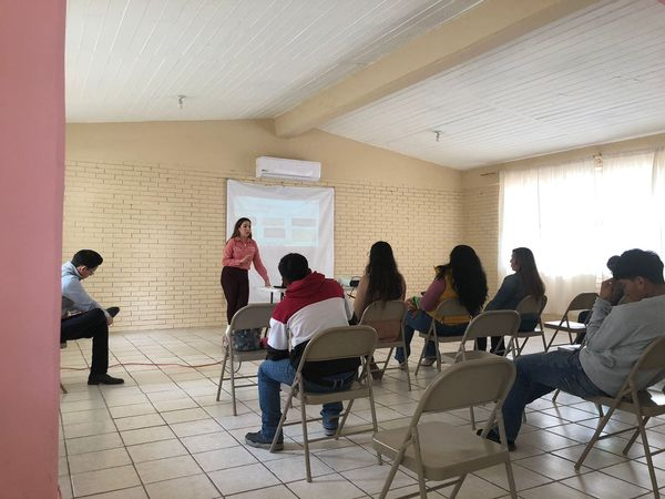 CapaNegras's tweet photo. Capacitación de Primeros Auxilios Psicológicos impartido por la Lic. Azahí Carolina Valdez Saldaña al DIF Municipal de Allende, Coahuila.
@Jurisdiccion1PN @CONADICmx  #JuntosPorLaPaz
#ConadicTeEscucha
 #CuidaTuSaludMental
@ceca_coahuila @CapasCoahuila https://t.co/Iqkvwu0WYA