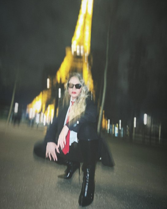 #tbt France with ma sis&hellip; 🇫🇷 https://t.co/0ewYOzPmlt<a href="/tag/tbt"class="tags">#tbt</a>