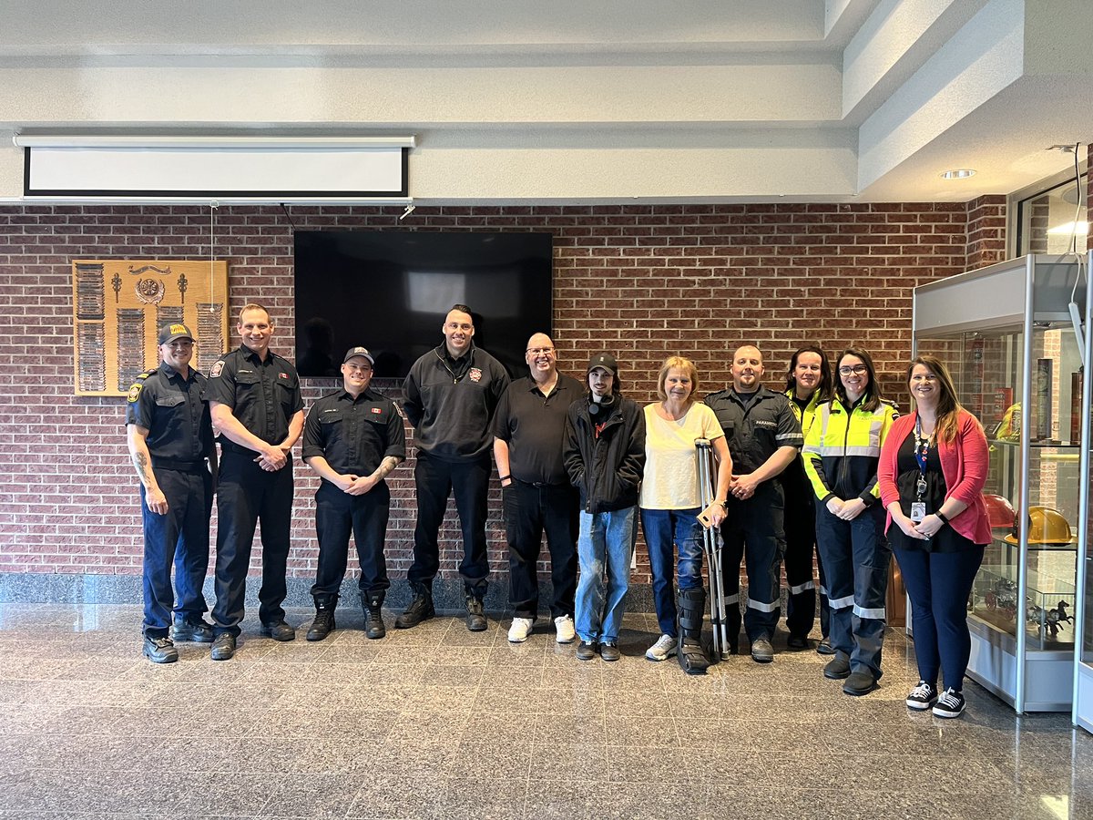 Today we celebrated this Sudden Cardiac Arrest Survivor due to the efforts of his own son performing early CPR until the arrival of our Paramedics & @WhitbyFire. We also recognized his son with a lightening bolt award! 🚑💯💥