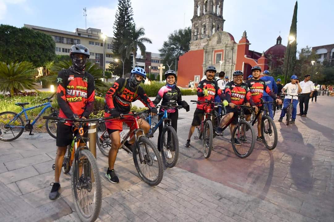 ¿Sabías qué? 🚴🏻🚴🏻‍♀ El uso de la bici como medio de transporte no solo beneficia al medio ambiente, también contribuye de manera positiva en nuestra salud mental y física. 🧘‍♂️🧘 Gracias por participar en nuestro paseo ciclista, te esperamos en las próxima edición. ¡Prepárate! 💪🏻