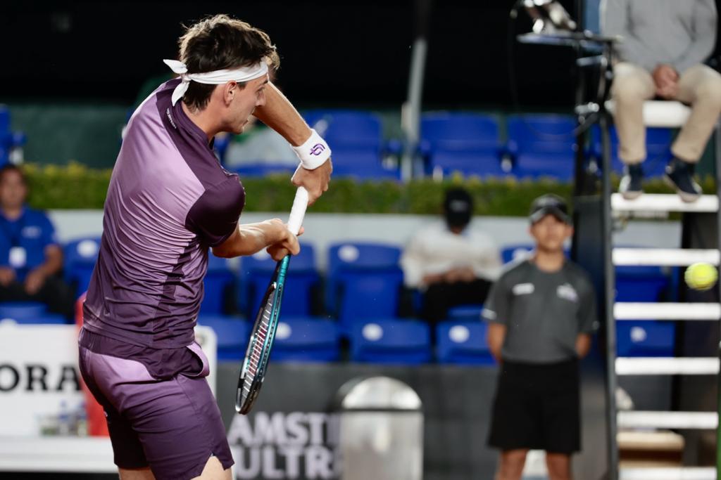 mxcityopen's tweet photo. El campeón ha caído 😯

[Q]Federico Gaio🇮🇹 def. 3-6, 6-0, 6-3 [1]Marc Andrea Huesler🇨🇭

#MXCityOpen2023 | @ATPChallenger https://t.co/dKl6EEPoOI