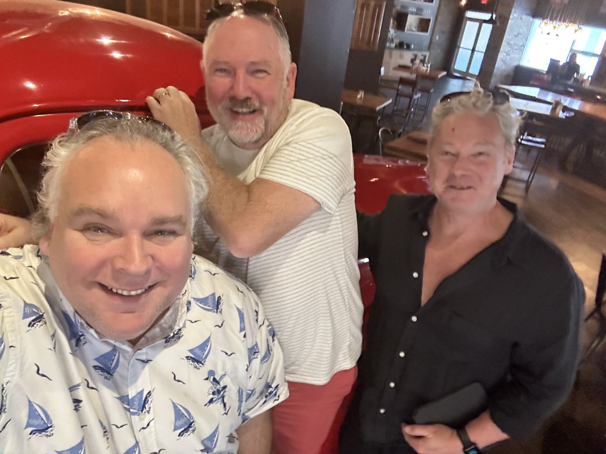 EvanKirstel's tweet photo. Two of my favorite peeps in the #telecoms industry @robkurver and @kevnet. If you are involved / interested in the cloud communications technology space join us @cpaasaa! #EnterpriseConnect https://t.co/nbcu9Q8adj #cpaas #uccas #ccaas https://t.co/LH44PQMjjp
