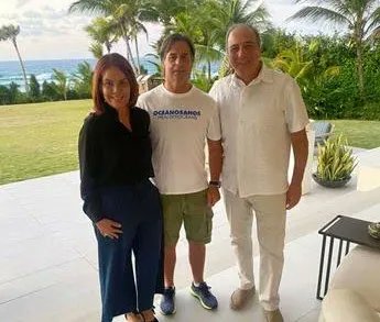ppenlinea's tweet photo. Presidente de Uruguay relax en Cabarete, Puerto Plata

@LuisLacallePou 

https://t.co/1wV3uNQikY https://t.co/uVo3evFnaO