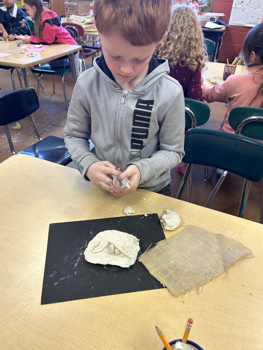 MrsNArtStudio's tweet photo. “Taco Tuesday” has already passed so we’re doing “Taco ‘Thursday’” today by exploring the Clay Center to make these Texture Tacos 🌮 @NorthwoodES https://t.co/DdJVT1OUTs