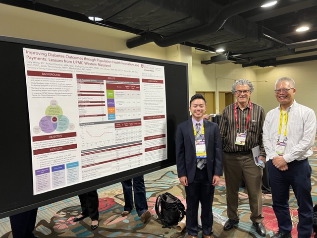 MarshallChinMD's tweet photo. It's been a pleasure working with @UChiPritzker MS3 @garyxwang.  Photo of Gary presenting @JournalGIM paper with UPMC Western Maryland partners on innovative @diabetesgap DM pop health program @SocietyGIM to @NIMHD Dir Dr. Eliseo Perez-Stable. https://t.co/jgFWWadGEJ