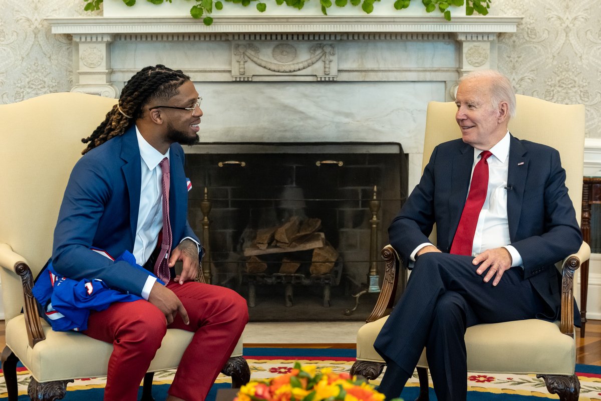 POTUS46Archive's tweet image. Damar Hamlin’s courage, resilience, and spirit inspired the American people.

And what's more: he turned recovery into action – and our country is better for it.

It was my honor to have him and his family here today.