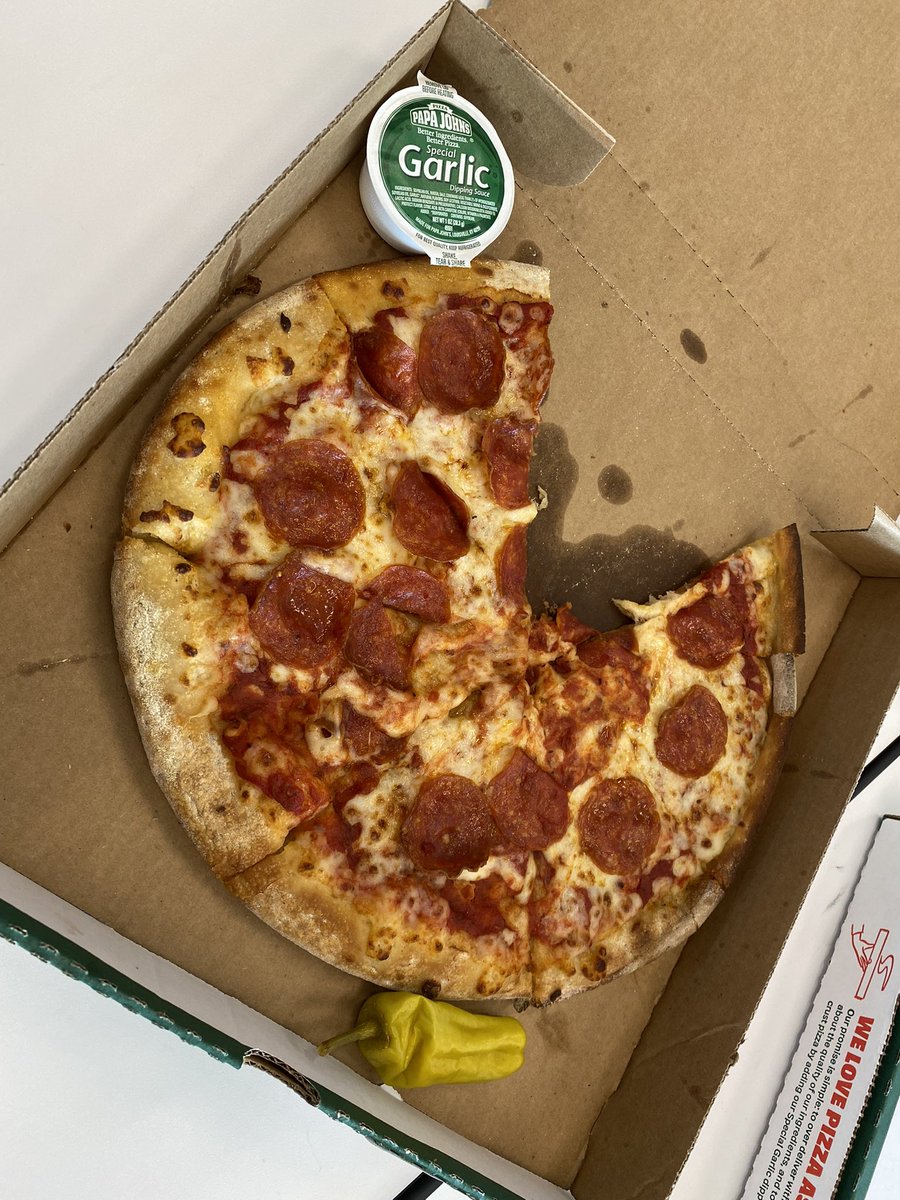 CEES_IUI's tweet photo. Geology Club call out event going on now in Innovation Hall room 101.
We have pizza and cookies! https://t.co/KLDOnHuneS