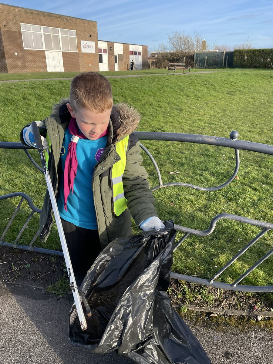 1stBispham's tweet photo. Tonight we have been out in our local community using our recently donated equipment from Councillor Jo to tidy up our local park. ♻️🗑️🚮 
The beavers were genuinely shocked about how much rubbish there was in such a small area, they also commented on the lack of bins available. https://t.co/kxSbj8Yze2