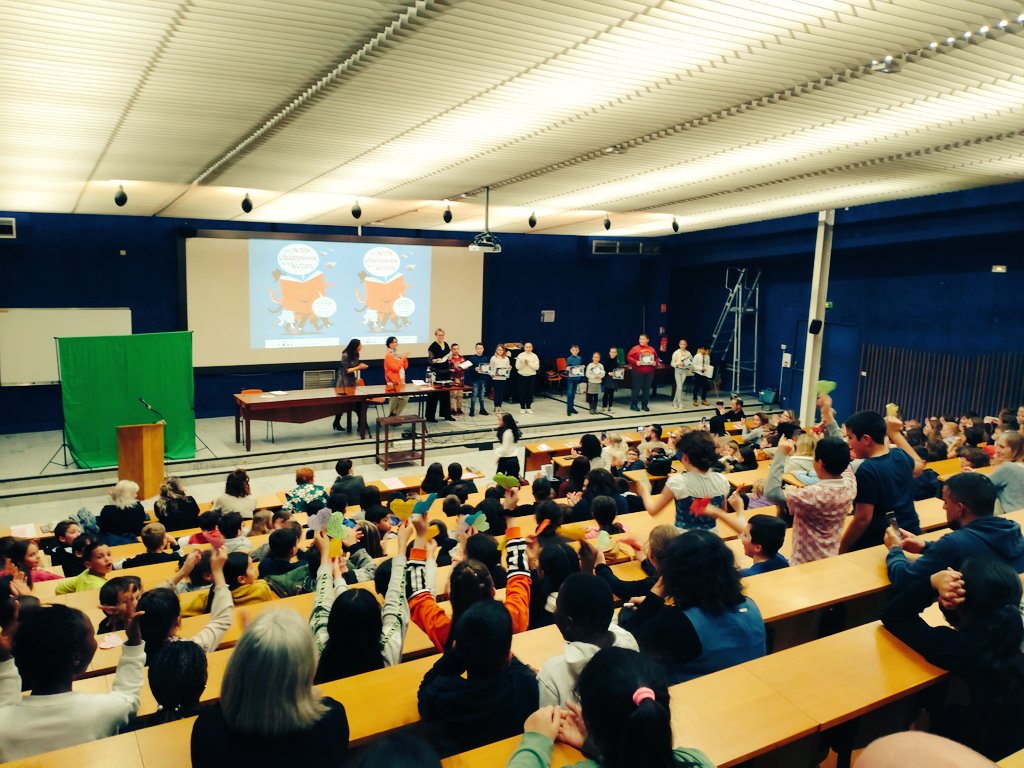 FleurAline2's tweet photo. #REP L'école du Mont Pautet de #SaintLoup représentée par Nawel.  Les élèves et l'équipe pédagogique furent fiers de sa prestation et de la confiance dont elle a fait preuve tout comme celles de ces 4 camarades qui ont récité à l'improviste un poème. https://t.co/byaUqQe37s